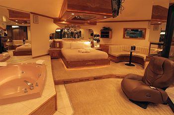 Sybaris Pool Suites Mequon Brown Deer Exteriör bild